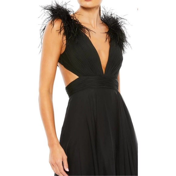 NWOT Mac Duggal Black Feather Trim Plunge V-Neck A-Line Lace Up Gown Size 6 - Picture 4 of 7